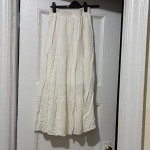 NO TAG Elegant Cream Maxi Skirt